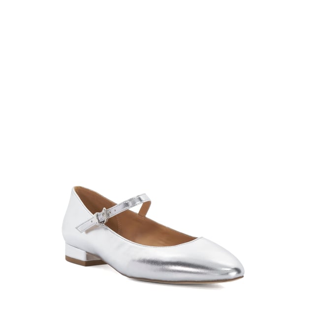 Make a style statement in our Happlie Mary Janes. Crafted with a metallic finish and low block heel, this classic yet contemporary style will add a playful touch to your everyday ensembles. This round toe silhouette features a buckled strap for extra comfort.