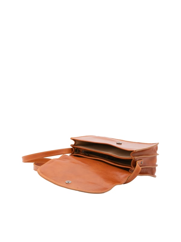 Damen-Umhängetasche mit Magnetverschluss. eine mit Reißverschluss-Innentaschen. eine Rückseite mit Reißverschluss-Außentaschen. verstellbarer Schultergurt aus Leder. fehlender Griff. Drei Innenfächer.  Außenmaterial. Innen mit Baumwolle gefüttert. Maße: 27x20x12 cm. Hergestellt in Italien