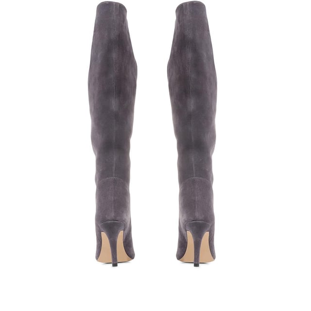 Our Luz knee high boots see sharp craftsmanship and style combined with ultra-soft suede and a slouchy silhouette. Poised upon a delicate stiletto heel and imagined with a pointed toe for added definition. Constructed with soft leather and textile internals for luxury comfort in an effortless pull on fitting. A modern classic that will never go out of style, wear Luz with tucked-in jeans or be bold and opt for a daring mini skirt.


Calf Measurements:
Size 3: 360mm, Size 4: 370mm, Size 5: 380mm, Size 6: 390mm, Size 7: 400mm, Size 8: 410mm