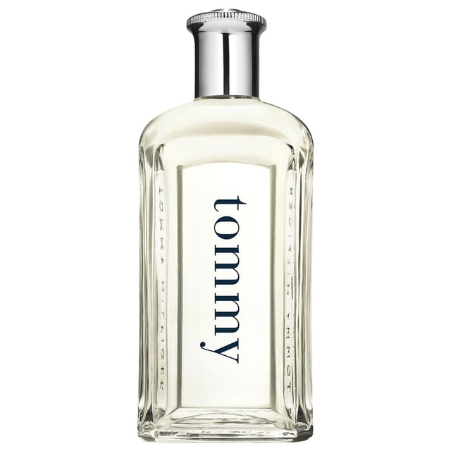 Tommy - La auténtica fragancia americana es joven, fresca y típicamente americana. Embárcate en un viaje a través de la infinita diversidad y vastedad de América. El aroma de pomelo jugoso, menta fresca y el sabor ácido de arándanos frescos. Estas notas de fragancia limpias y frescas se combinan con hierbas y pastos silvestres frescos: el secreto de la frescura chispeante de la nota alta de Tommy.