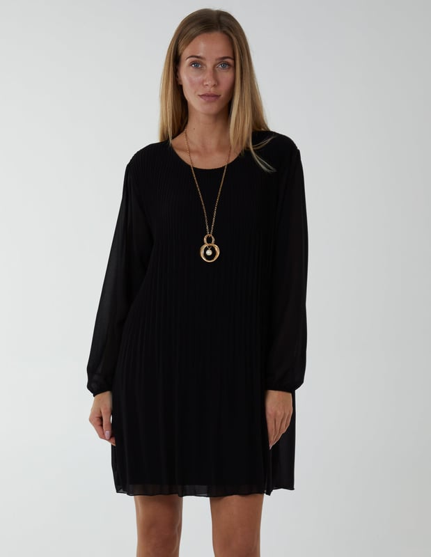 You will never lose your confidence when you step out of your house with this Long Sleeve Pleated Dress. Not only its made of fabrics that give this dress durability and elasticity, it also has a lovely loose silhouette for you to show off your figure, a v neckline that will make this dress look great with a strappy heels, a mini length that adds elegancy to this dress and makes it the perfect choice for party season or an evening out!  