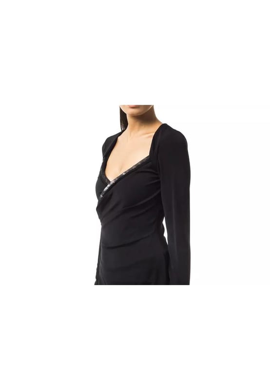 Black Viscose Tops & T-Shirt
  Open collar
  Long sleeves
  Versatile and stylish
  Made from Quality viscose fabric
  Comfortable and durable
  Perfect for casual or polished looks
Material: 95% Viscose 5% Elastane