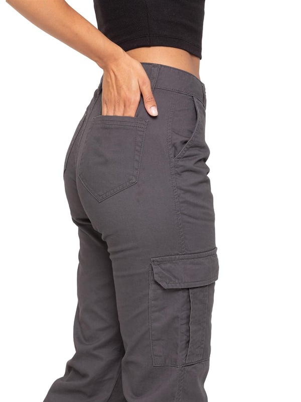 Enzo Womens Cargo Denim Jeans. Straight Leg, Regular Fit. 2 Front Slash Pockets. 2 Side Cargo Pockets With Velcro Fastening. 2 Back Pockets. Zip Fly Fastening. Ideal For Casual or Workwear