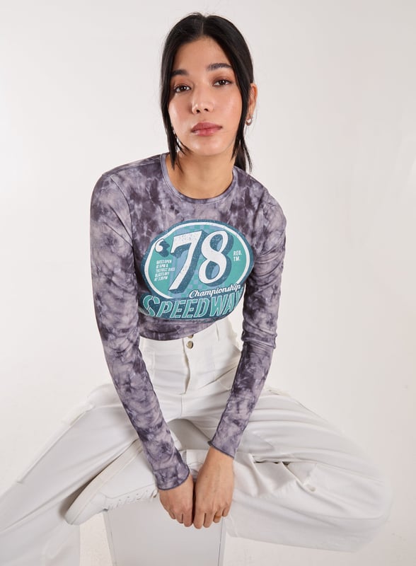 This top is a must have for your off-duty fit babe. Featuring a blue washed material, motocross detailing, long sleeves and a cropped length.