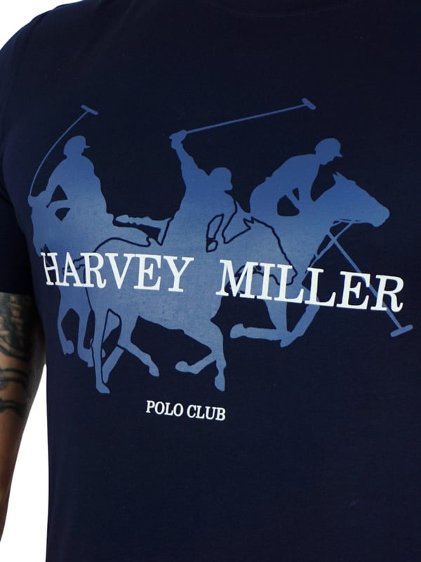 Een geweldig casual overhemd voor heren van het merk Harvey Miller. Aangenaam om te dragen, comfortabel en sportief gesneden tegelijk. Kan met veel kledingstukken gecombineerd worden. De mode van Harvey Miller wordt gekenmerkt door hoogwaardige materialen en nauwkeurige afwerking.