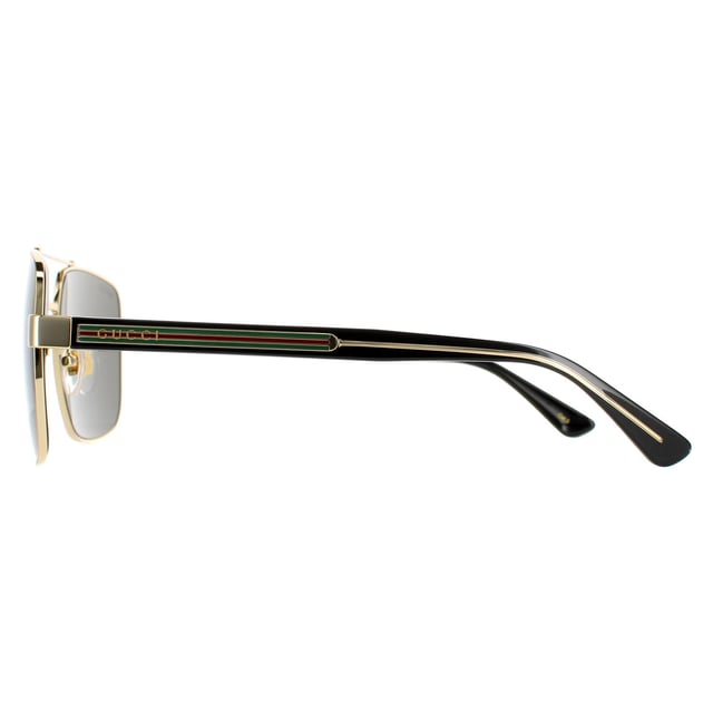 Gucci Square Herren Gold Schwarz Grau GG0529S Gucci ist eine quadratische Pilotenbrille mit dem typischen Doppelsteg-Look und schlanken Acetat-Bügeln mit dem Gucci-Logo und den Farbstreifen der Marke