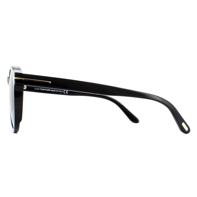 Die Tom Ford Sonnenbrille Ian 0591 01A Shiny Black Grey Smoke Gradient ist ein raffinierter runder Stil für Männer. Die schlanke Silhouette ist ultraschlank und verfügt über einen Schlüsselloch-Steg und Eckausschnitte, die für einen Vintage-Look sorgen. Das ikonische Tom Ford "T"-Scharnier und das Logo auf jedem Bügel sind ebenfalls vorhanden.