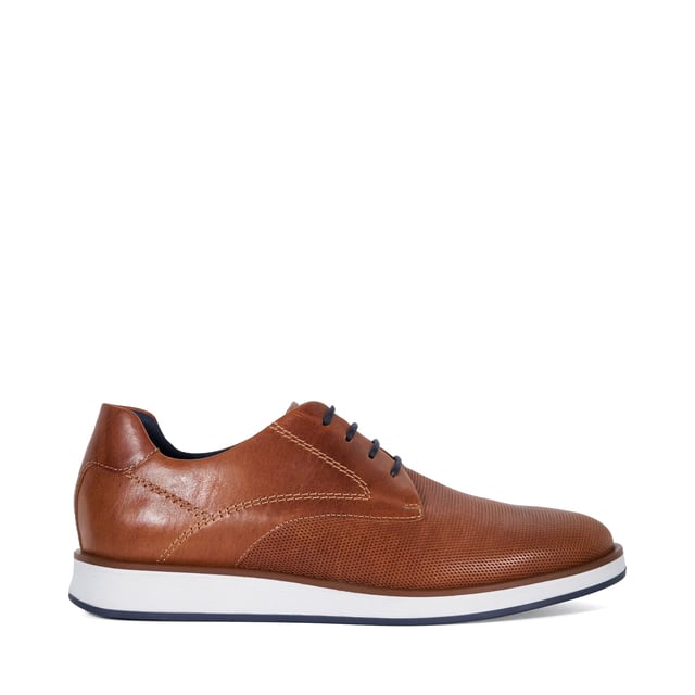 A premium Gibson crafted from perforated embossed nubuck or leather Beko has been designed with contrasting waxed laces, a rubber sole and topline piping. With a branded inner sole this versatile smart/casual option will be your go-to style.