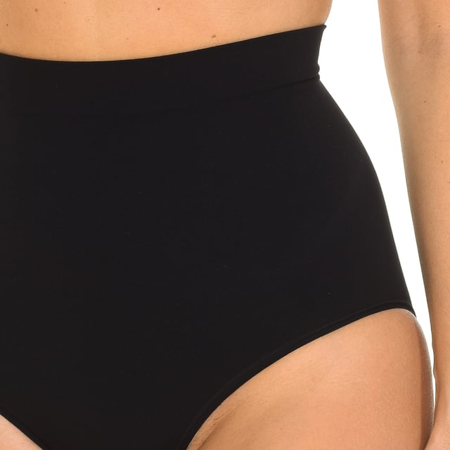 High-waisted shaping brief with strong compression.
 Made of ultralight yarn for maximum comfort and effectiveness, with absolute invisibility under any type of clothing.
 Reduces the waist, raises the buttocks, smoothes the abdomen, lifts the breasts and strengthens the back.
 Composition: 73% Polyamide, 27% Elastane
 Care:
Handwash.
 Do not use bleach.
 Do not use dryer.
 Do not iron.