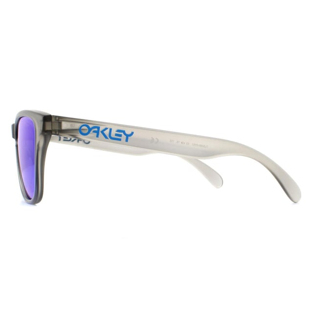 Oakley Sunglasses Frogskins XS OJ9006-05 Matte Grey Ink Prizm Sapphire Youth Fit are Oakley's classic best-selling frogskins frame now specially engineered to suit younger faces