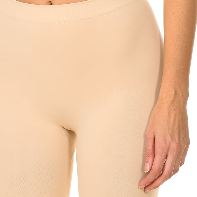 Shaping shorts, for women, with cosmetic treatment with Vitamin E, Caffeine and Aloe.
 With medium compression, in soft elastic microfiber, seamless comfort, antibacterial reinforcement, breathable, improves posture.
 Double Action for your silhouette: remodeling and cosmetic action.
 Designed to counteract the imperfections of localized fat, loss of tone and the orange peel effect, Active line, original and innovative.
 The shorts come with 1 rejuvenating treatment packet.
 Composition: 86% Polyamide, 14% Elastane
 Care:
Handwash.
 Do not use bleach.
 Do not use dryer.
 Do not iron.
