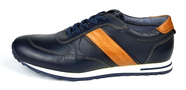 These comfortable Leather trainers feature an upper made from real leather & a textile lining. Stylish sneakers / casual shoes.