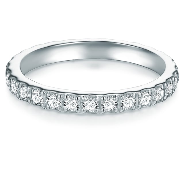 This engagement ring hits the heart: jewelry in heart shape has always been in demand and a timeless symbol of love. The simple, narrow ring rail moves into a filigree heart that is occupied by ten sparkling zirconia stones. You cannot put your feelings in a jewelry form! Even as a bridal jewelry on the day of the wedding, this ring shows her deep love. The high -gloss polished ring made of 925 sterling silver is protected from the start and all zirconal stones impress with the unique sparkle of the brilliant cut, which captures the light in 57 facets.