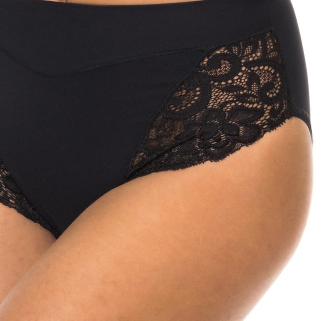 Schwarzer Schlüpfer.
 Mittlere Größe.
 Elastischer Bund in Ton.
 Made in Mikrofaser mit Spitze Stoff an den Seiten.
 Intimo Janira garantiert den maximalen Komfort und die Qualität seiner Kleidungsstücke, indem es die besten Stoffe auswählt und die Designs anbietet, die am besten zum Stil jeder Frau und zu den Bedürfnissen jedes Augenblicks passen.
 Innenfutter in Ton.
 Abgenähte Nähte.

 Zusammensetzung:
 - 87% Polyamid.
 - 13% Elasthan.

 Pflege:
 - Waschen bei max. 30º Temperatur.
 - Kein Bleichmittel verwenden.
 - Keinen Trockner verwenden.
 - Nicht bügeln.
 - Nicht chemisch reinigen.