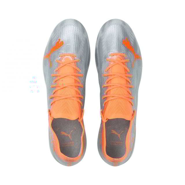 "Muestre su velocidad incatible con botas de fútbol Puma Ultra 1.4 MXSG, con nuevos cutOouts en la parte superior de Ultracut para una sensación aún más liviana.
Más ligero y más rápido que nunca, las botas de fútbol Puma Ultra 1.4 MXSG combinan Matryxevo adaptativo. Tecnología con una Casa de velocidad de microfibra para proporcionar soporte de múltiples capas durante los movimientos rápidos.
Los hilos reactivos de Matryxevo se firman para impulsarlo hacia adelante, mientras que la CAPA de velocidad lo mantiene estable cuando cambia de dirección al ritmo, es una solución completa.
El soporte adicional también permite que el peso se guarde en la mitad del pie, con las ventanas recortadas actualizadas aligerando la carga para aún más velocidad. Para Touch, el popular recubrimiento de GripControl Pro en la parte superior regresa para darle el comando total de la pelota.
En otro lugar, el sistema de collar y cordones simplificado aseguran un ajuste cómodo y seguro, mientras que la suela exterior SpeedUnit de SpeedUnit inspirada en Sprint, inspirada en Sprint, ofrece una aceleración extrema. "