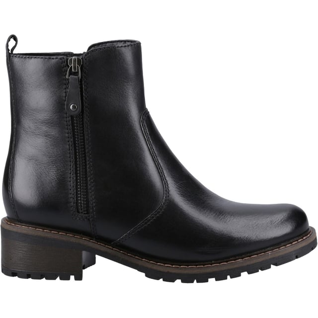 A classic black leather ankle boot featuring a chunky heel, the Pippa boot will keep you warm and cosy on winter walks with its soft faux wool lining and padded insole
