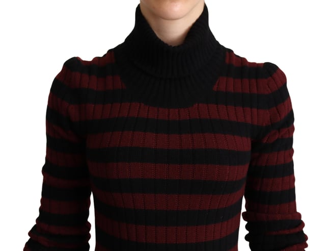 Varumärke: Dolce & Gabbana  
Modell: Tröja  
Färg: Svart röd  
Tillverkad i Italien  
Material: 60% Jungfrulig Ull 40% Kashmir  
Logodetaljer  
Rundhalsad stil  
Perfekt för kallare dagar  
Mångsidig plagg  
Bekväm och stilren  
Ett måste för modeorienterade kvinnor  
Material: 60% Jungfrulig Ull 40% Kashmir