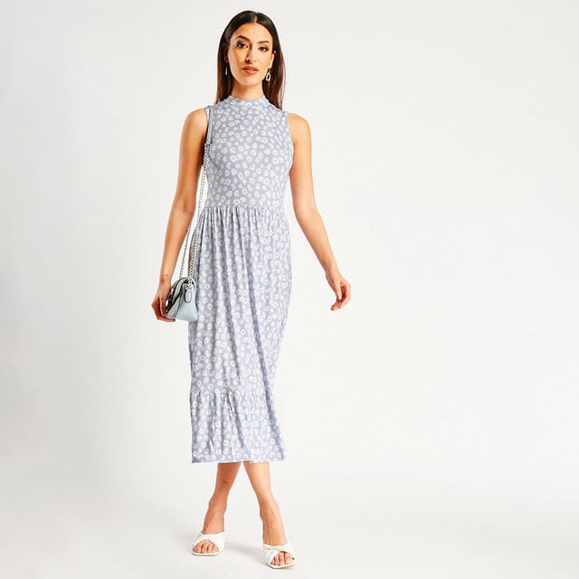 This pretty midi dress just says summer, with its simple daisy all over print on pale blue.  Try teaming it with a white cardigan or shrug for cooler days and nights.  Made from a stretchy fabric for the ultimate in comfort and style.
Fit: Stretch Fit, Sizing: As expected