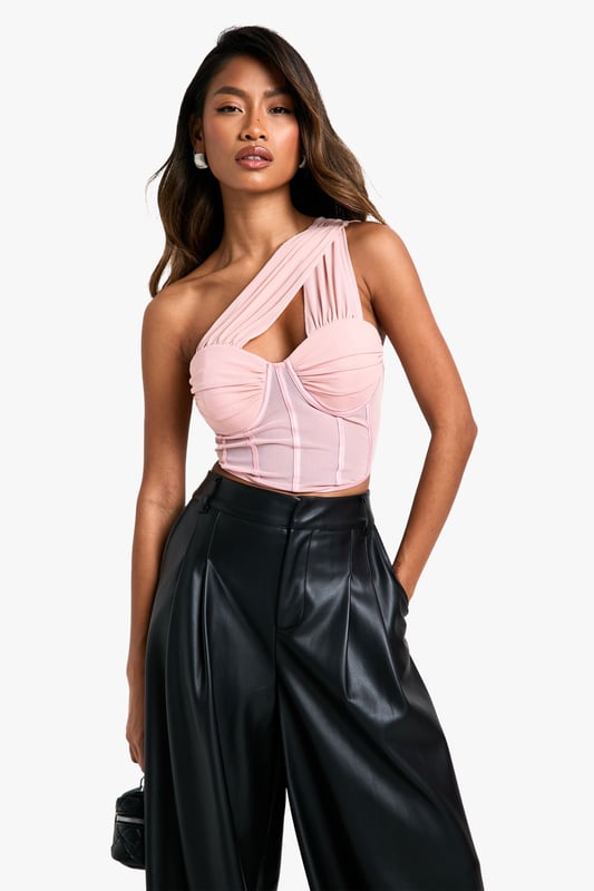 Steal the style top spot in a statement separate from the tops collectionCamis or crops, bandeaus or bralets, we've got all the trend-setting tops so you can stay statement in separates this season. Hit refresh on your jersey basics with pastel hues and pick a quirky kimono to give your ensemble that Eastern-inspired edge. Off the shoulder styles are oh-so-sweet, with slogans making your tee a talking point.