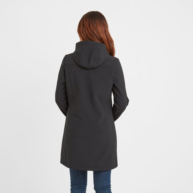 Keld Womens Softshell Long Jacket Black Slip into this hooded softshell whenever you need a water-resistant, windproof layer that won't slow you down. Keld gives showers the cold shoulder, while keeping body heat close to the core, thanks to the snug bonded microfleece lining. Complete with adjustable hood for extra coverage.
