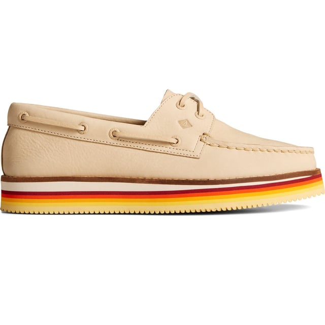 Der Authentic Original Bootsschuh - eine echte Ikone des Prep-Styles - hat alles angefangen. Jetzt mit einer aktualisierten Außensohle aus mehrfarbigem EVA-Gummi, die einen leuchtenden Farbteppich unter dem hochwertigen Lederobermaterial bildet.