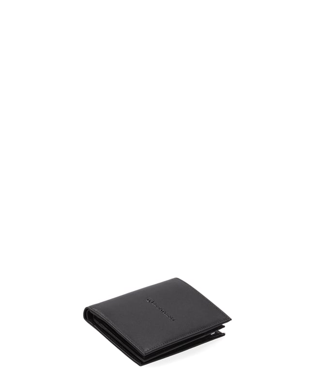 Cartera de hombre. El cierre está ausente. Los bolsillos internos son tarjeteros. Los bolsillos externos están ausentes. Falta la correa para el hombro. Falta el mango. Hay un compartimento interno. El material exterior es 100% Piel Auténtica. Internamente no está forrado. Medidas: 9x12,5x2 cm. Producto de moda