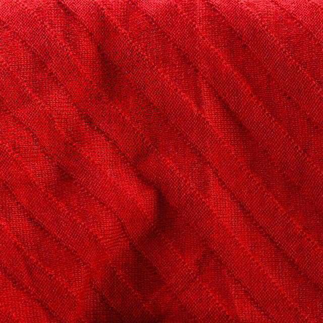 Infinity Neck Buff.
 Ideal complement to protect the neck and face.
 Dress with style and enjoy infinite comfort.
 Neck structure inside the Buff.
 Measures: 40x57cm
 Composition: 100% Merino Wool
 Care:
Hand wash maximum 30º.
 Do not use bleach.
 Does not allow ironing.
 It does not allow the use of a dryer.