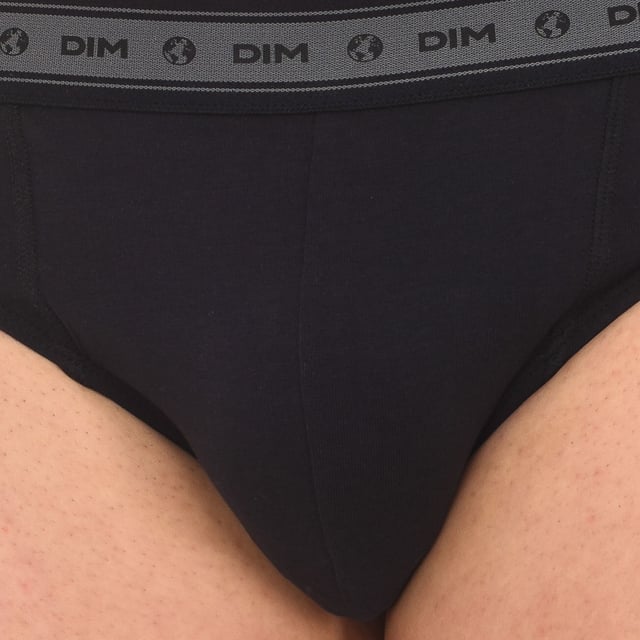 Pack-2 Slips Green Bio Dim.
 Color Gray-black
 Wide rubber waistband with the brand's name consecutively embroidered along the entire waistband.
 Breathable fabric.
 Anatomical front with the ability to hold without tightening.
 Breathable fabric.
 Matching visible seams.

 Composition:
 95% Cotton. - 5% Elastane

 Care:
 - Wash at max. 30º.
 - Do not use bleach.
 - Do not use dryer.
 - Do not iron.
 - Do not dry clean.
 Composition: 95% Cotton, 5% Elastane
 Care:
Wash at max temperature 30º.
 - Do not use bleach.
 - Do not use dryer.
 - Do not iron.
 - Do not dry clean.