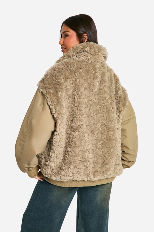 Wrap up in the latest coats and jackets and get out-there with your outerwearBreathe life into your new season layering with the latest coats and jackets from boohoo. Supersize your silhouette in a padded jacket, stick to sporty styling with a bomber, or protect yourself from the elements in a plastic raincoat. For a more luxe layering piece, faux fur coats come in fondant shades and longline duster coats give your look an androgynous edge.