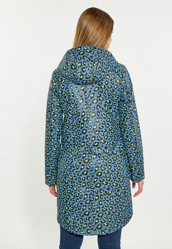 Accentueer je stijl op regenachtige dagen met dit regenjack met luipaardprint. De jas heeft een normale pasvorm en een lengte tot halverwege de dij, een verstelbare capuchon en gelaste naden voor waterbestendigheid. De ritssluiting is verborgen onder drukknopen en twee voorzakken zorgen voor functionaliteit. Jas met lange mouwen, verstelbare trekkoorden in de taille. Stap naar buiten in deze parka met cheetahprint, ontworpen voor zowel mode als functionaliteit. De jas is gemaakt van 3000 mm waterdichte stof.  regenparka