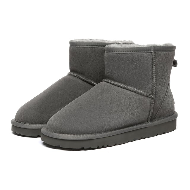Discover the Ostrich Boots, a favourite among A-list celebrities, perfect for your winter wardrobe staple. These iconic boots effortlessly complement any outfit, whether you're relaxing at home or out running errands, seamlessly merging style with practicality for enduring comfort.

Product No. EAU3017

Description:
- Cow Suede Upper
Sheepskin Wool Insole and Lining
- EVA Sole