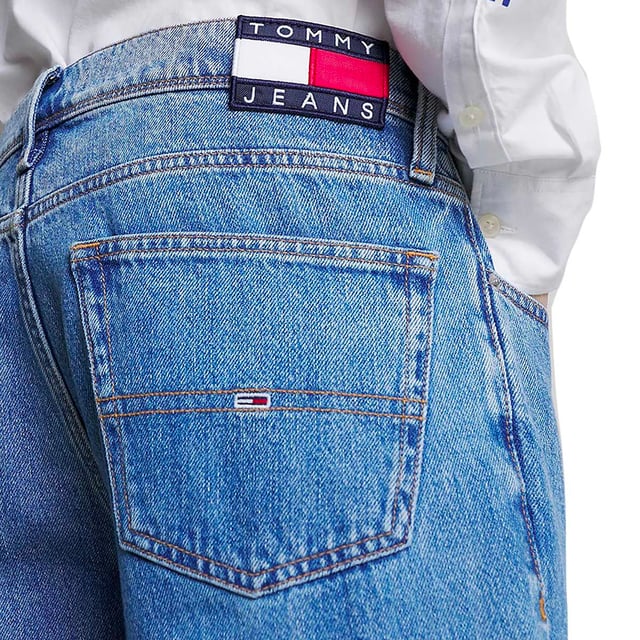 Color: Denim Medium 1A5 Cintura: Regular Detalles: Clásico cinco bolsillos, pernera no elástica, con pequeña marca cosida en el bolsillo delantero Cierre: Botón en la cintura Largo: Regular Ajuste: Suave Ocasión: Tiempo libre