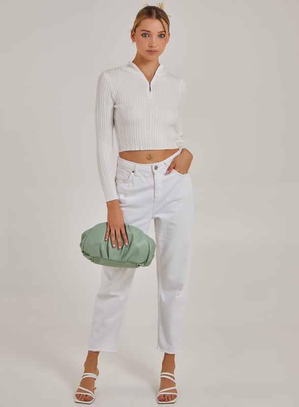 Add this AW essential to your new season wardrobe. This Autumn staple is the only essential you'll need to get through the winter season. Pair with a trench coat and tailored trousers for an on-trend look.
