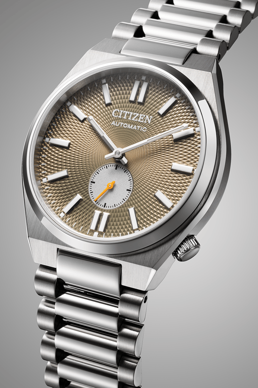 This Citizen Tsuyosa Analogue Watch for Men is the perfect timepiece to wear or to gift. It's Silver 40 mm Round case combined with the comfortable Silver Stainless steel watch band will ensure you enjoy this stunning timepiece without any compromise. Operated by a high quality Automatic movement and water resistant to 5 bars, your watch will keep ticking. The "Tsuyosa" Small Second Automatic brings ultramodern all-purpose styling right to your wrist. This Analogue watch has a function: Luminous Hands and Luminous Numbers High quality 21 cm length and 22 mm width Silver Stainless steel strap with a Deployment clasp Case diameter: 40 mm,case thickness: 12 mm, case colour: Silver and dial colour: Green