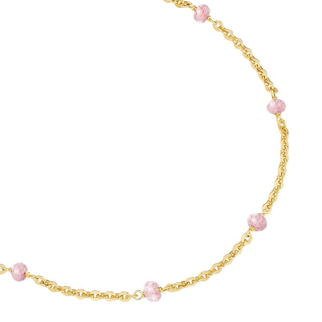Do you like wearing special accessories and can never decide between gemstones and precious metals? Then the material mix of this bracelet from the Glanzstücken München label is designed for you: The delicate anchor chain made of yellow gold-plated sterling silver is set with precisely faceted kunzite beads - a healing stone that not only looks enchanting, but also symbolizes love, vitality and joy of life. Whether as a gift for yourself or for a loved one: the bracelet is a companion with a deeper meaning and a stylish eye-catcher on the wrist. An extension chain with a spring ring clasp ensures high wearing comfort.