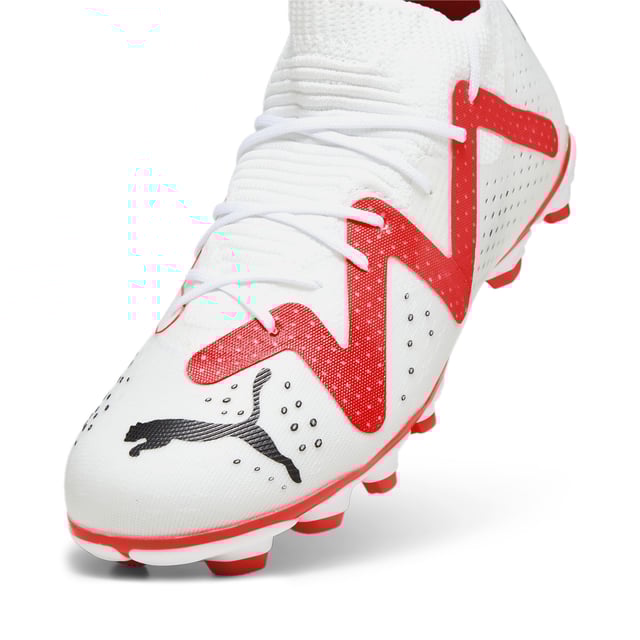 Color: Blanco BLANCO/PUMA NEGRO/ORQUÍDEA FUEGO Parte superior: Tela Interior: Tela, material sintético Suela: Material sintético, tachonado Cierre: Cordones Ajuste: Regular Uso: Fútbol
