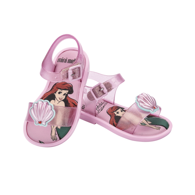 From Disney castles to your young one's feet! The Mini Melissa Mar Sandal + Disney Princess will have your child surrounded by magic and style. The classic silhouette is adorned with Disney princess prints, and comes in a variety of colors to mix and match