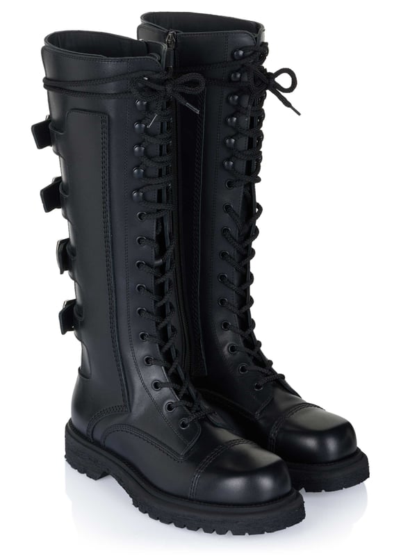 100% cuero; botas Dior;  Modelo: KCI937CFM 900;  Mano de obra de alta calidad;  gorra redonda;  100% cuero;  Cierre: cordones clásicos, cremallera;  Cuatro hebillas metálicas ajustables en la parte trasera;  Altura del tacón: 3,5 cm;  Altura del eje: 37 cm;  Detalles del logotipo Dior