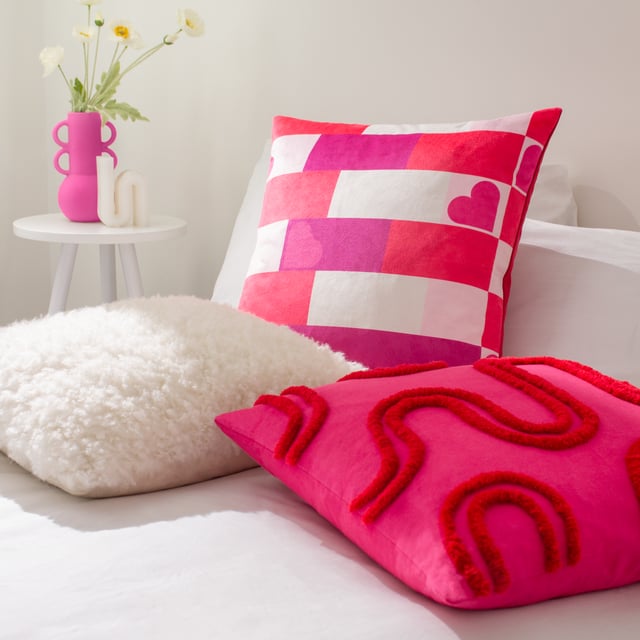 Give your room a bold boost. From dreamy cream for a neutral look to shocking shades that bring the drama, look no further. The Fluff Ball cushion is made from ridiculously soft faux fur statement fabric and is finished with a complementing velvet reverse. Perfect for those who love an injection of colour.