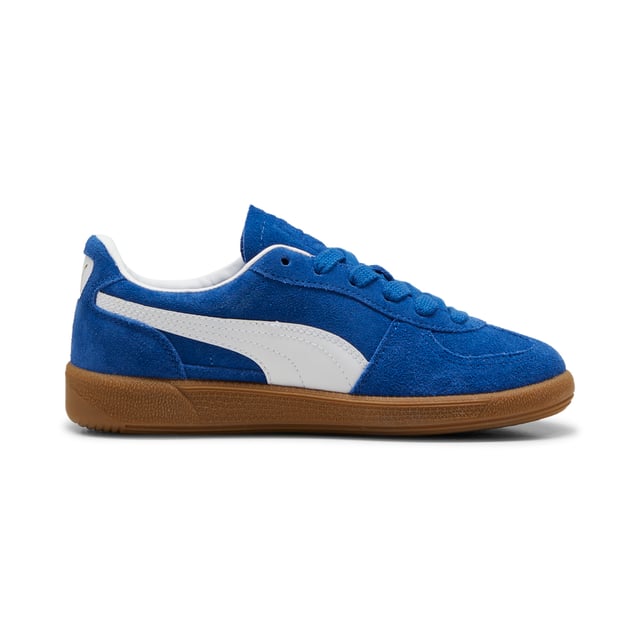 PRODUCT STORY A terrace legend from our archives returns: The Palermo. The silhouette debuted back in the early '80s, where it quickly became a staple among the terrace crowds in British football stadiums. Now, we’ve brought it back for the fans. Like the original, the Palermo is complete with its signature tag at the upper, a T-toe construction, and, of course, the classic gum sole. FEATURES & BENEFITS PUMA’s leather products support responsible manufacturing via the Leather Working Group. DETAILS Leather upperSynthetic liningDebossed and foil-printed PUMA branding on quarter panel tab and heel capLeather-coated FormstripRubber midsoleRubber outsolePUMA Youth: Recommended for older kids between 8 and 16 years