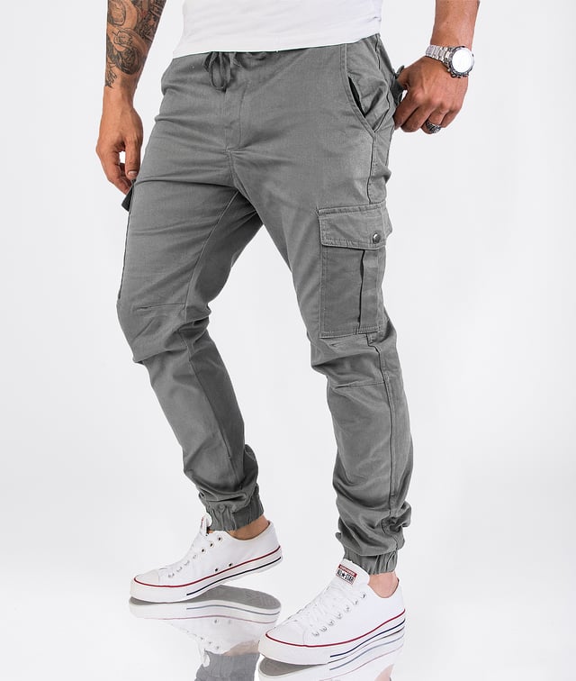 Die Chino Hosen von Rock Creek eignen sich ganz ausgezeichnet für legere Casual-Looks. Sie bieten eine angenehm weite Passform und sehen dabei auch noch richtig lässig aus. Beim gemütlichen Stadtbummel, beim Familienausflug oder in der Uni leisten die komfortablen Hosen gute Dienste. Darüber hinaus zeichnen sich die Chinos von Rock-Creek durch eine erstklassige Verarbeitung und eine hohe Qualität aus.
