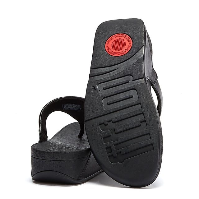FitFlop Dames Lulu™ Sandalen - (Zwart) De Lulu™ sandalen van FitFlop zijn perfect voor het strand en de zomer. Slip on sandalen met leren bovenwerk en een Microwobbleboard™ tussenzool met driedubbele dichtheid die extra comfort biedt van schokabsorptie tot drukverspreiding. - APMA (American Podiatric Medical Association) Seal Of Acceptance om een goede voetgezondheid te bevorderen - Naadloos ingebouwd voetboogcontour - Slipbestendige rubberen buitenzool