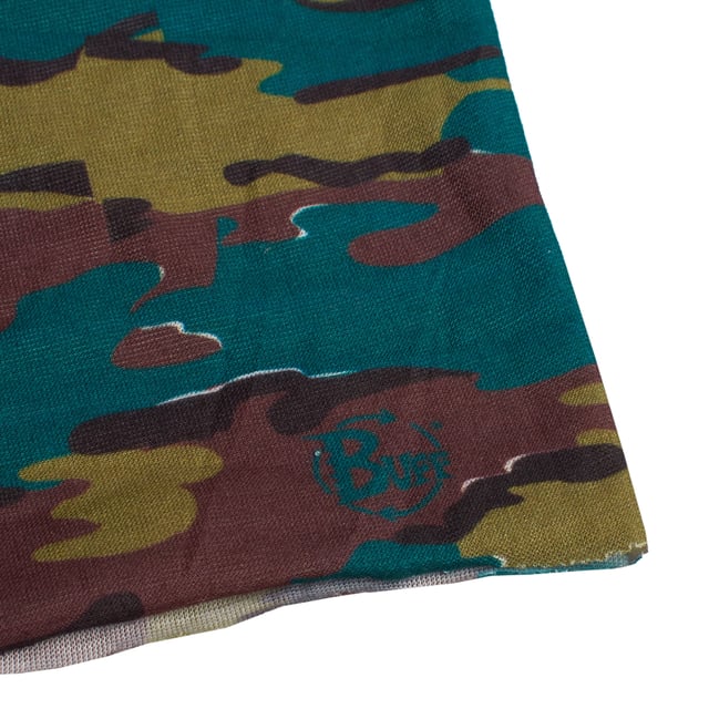 Originales multifunktionales Höschen Buff, das Vielseitigkeit und Komfort bei jeder Outdoor-Aktivität bietet.

 Hauptmerkmale:

 - Multifunktional, kann als Schal, Stirnband, Maske, Mütze oder Bandana verwendet werden.
 -Unisex.
 - Elastischer Halstuch.
 - Vielseitig.
 - Schlauchförmiger Buff ohne Nähte, sorgt für eine bequeme Passform und beugt Hautirritationen vor.
 - Bietet einen Sonnenschutzgrad von 50 UPF.
 - Schützt vor Kälte, Wind und Sonne und eignet sich perfekt für Outdoor-Sportarten.
 - Einheitsgröße.
 - Für Erwachsene konzipiert.
 - Ideal zum Tragen das ganze Jahr über.
 - Erhältlich in einer Vielzahl von Farben und Drucken mit dem Buff-Logo, das die Qualität der Marke hervorhebt.

 Ein funktionelles und praktisches Kleidungsstück für alle, die bei jedem Abenteuer Komfort und Schutz suchen.
 Maßnahmen: 22,3 x 46 cm
 Komposition: 100 % Polyester
 Pflege:
- Maschinenwäsche max. bei 40 °C.
 - Vermeiden Sie die Verwendung von Weichspülern.
 - Verwenden Sie kein Bleichmittel.
 - Benutzen Sie keinen Trockner.
 - Kein Bügeln.