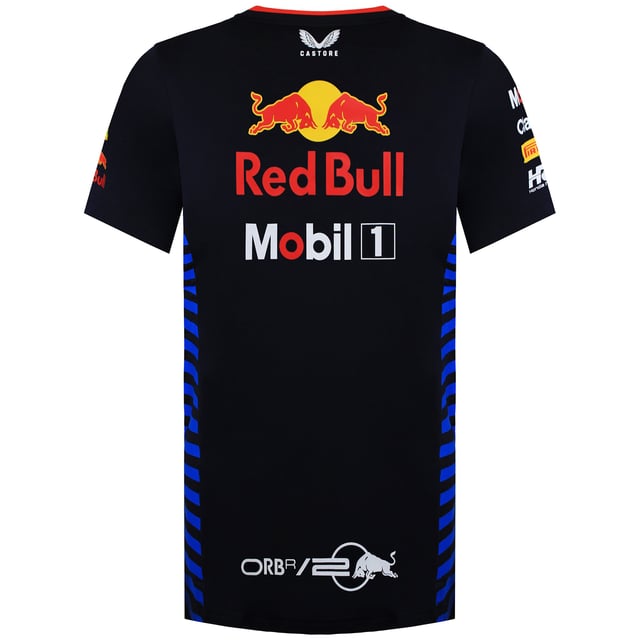 Zeigen Sie Ihre Leidenschaft für Hochgeschwindigkeitsrennen mit dem Red Bull Racing Official Teamline Set Up Herren T-Shirt in Navy. Dieses Premium-T-Shirt wurde mit dem engagierten Fan im Hinterkopf entworfen und kombiniert Stil, Komfort und echten Teamgeist in einem eleganten Navy-Design. Ob auf der Rennstrecke oder in der Stadt, es ist der perfekte Weg, Ihre Unterstützung für Red Bull Racing zu zeigen.

Hauptmerkmale:
Offizielle Team-Merchandise:

Stolz trägt es das authentische Red Bull Racing Branding, sodass Sie echte Fan-Bekleidung tragen.

Premium-Leistungsstoff:

Hergestellt aus hochwertigem, atmungsaktivem Material, das langanhaltenden Komfort und Haltbarkeit bietet – ideal für Renntage und den täglichen Gebrauch.

Elegantes Navy-Design:

Der moderne Navy-Ton sorgt für einen vielseitigen und stilvollen Look, der mühelos mit jedem lässigen Outfit kombiniert werden kann.

Vielseitige Passform:

Entwickelt für eine entspannte, bequeme Passform, die sowohl für aktive Lebensstile als auch für Fan-Events ideal ist.

Kräftige Teamidentität:

Besitzt markante Designelemente und Logos, die den dynamischen Geist von Red Bull Racing einfangen.

Erweitern Sie Ihre Fankollektion mit dem Red Bull Racing Official Teamline Set Up Herren T-Shirt, wo Stil auf Leistung und Leidenschaft für das Rennen trifft.