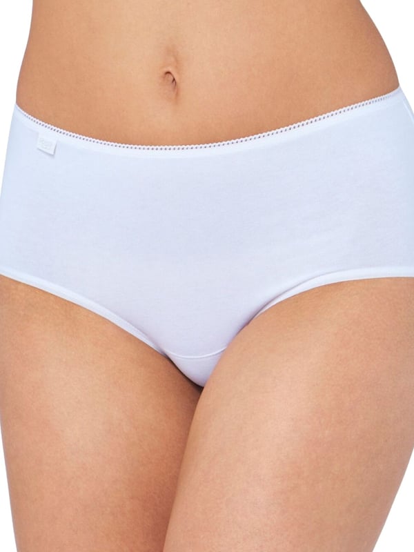 Sloggi 24/7 Cotton Midi brief in White. With wider side parts, a low cut and flat seams. Product is made of 96% Cotton, 4% Elastane and is machine washable.