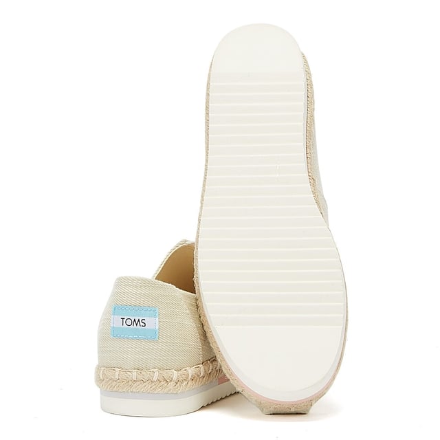 The Alpargata Platform Rope by TOMS is a slip-on in the style of classic espadrilles on the platform sole.These ultra-lightweight shoes feature an elasticated V-shaped gusset for easy wear and removal while the stylish rope wrapped midsole and an extra cushy OrthoLite� comfort insole ensure comfort all day long. They are complete with an embroidered logo tab on lateral side and iconic blue logo tab on the heel.