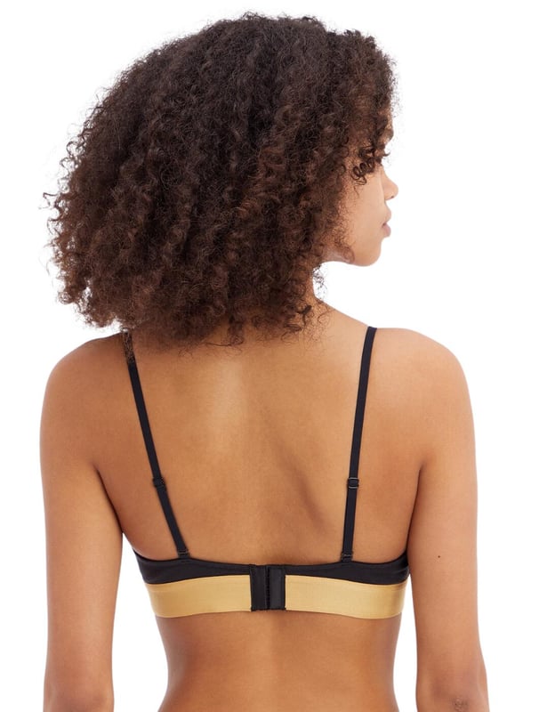 This stunning Calvin Klein bralette from the Embossed Icon Holiday range is the must-have addition to your bralette collection. This bralette comes with a hook and eye closure and adjustable straps for the perfect individual fit. The triangle-style neckline allows for cheeky cleavage exposure and the classic Calvin Klein branded underband creates a chic designer look. The non-wired and non-padded design allows for the utmost comfort at all times, perfect for lounging in as well as daily wear.  Classic Calvin Klein underband, Triangle neckline, Thin adjustable straps, Traditional hook and eye closure, Comfortable soft materials, Matching lingerie available, Non-padded, Non-wired design, Country of origin: Sri Lanka, Composition: 69% Cotton | 21% Recycled cotton | 10% Elastane, Listed in UK sizes.   Bralette