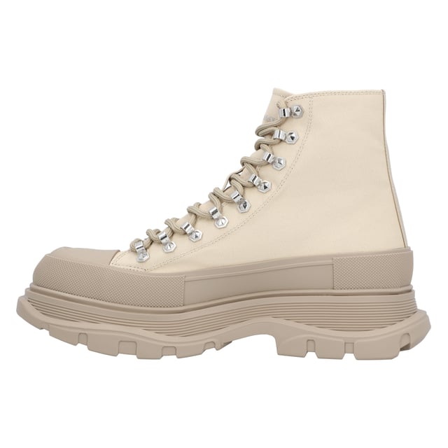 Tread Boots with beige canvas and brown rubber.
Composition : Canvas
Sole: Rubber
Color : Beige
Country of origin : ItalyMeasurments: