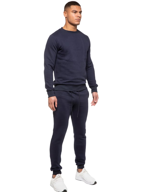 Conjunto de chándal Kruze Mens. Sudadera y Joggers con 2 bolsillos laterales, cordón, cintura acanalada y puños. Cómodo y elegante. Forro interior del forro polar cepillado. Mezcla de algodón para una calidad superior. Cuello redondo, mangas largas. Disponible en colores negro, gris y marino. 52% algodón, 48% poliéster. Lavable a máquina.