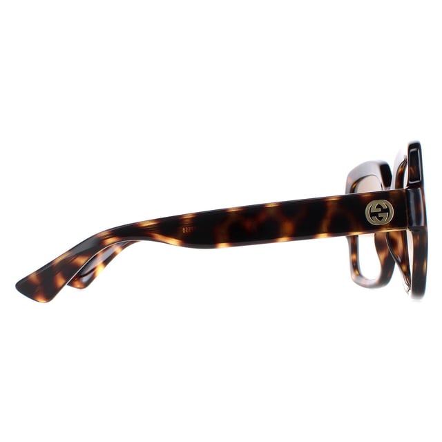 Gucci GG1337S 003 havana bruin gradiÃ«nt zonnebril is een modieus en tijdloos accessoire dat elke outfit zal verheffen. Deze zonnebril heeft een vierkante, retro vorm met een lichtgewicht acetaat montuur en het iconische GG logo op de slapen. Perfect voor iedereen die op zoek is naar een vintage-geÃ¯nspireerd accessoire dat luxe en stijl uitstraalt. Deze zonnebril is een must-have voor elke fashion-forward persoon.